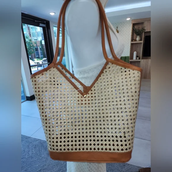 Street Stylish Women's Ratten Tan Woven Handmade Tote Bag - Picture 8 of 8